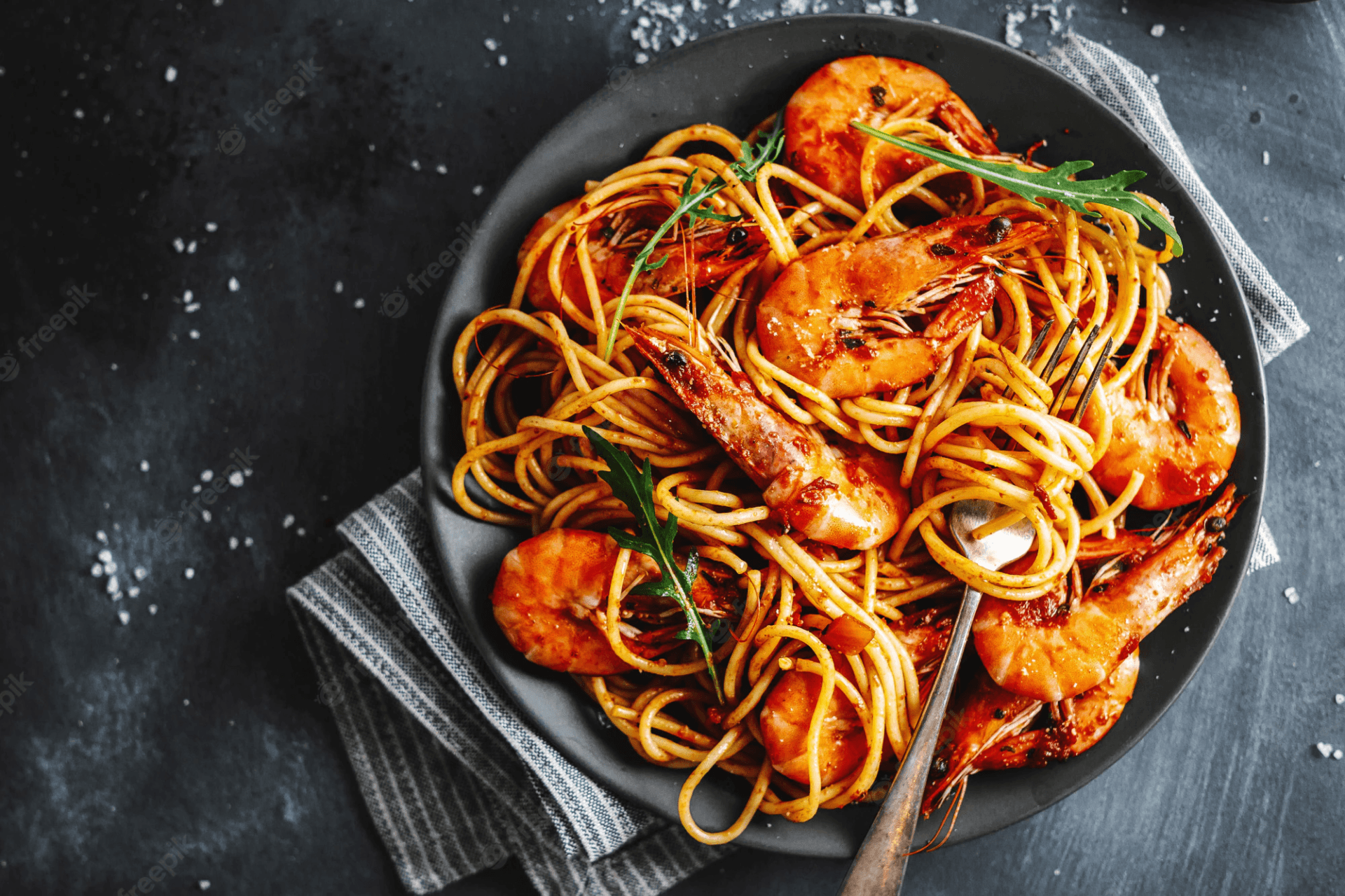 pasta-s-krevetkami-i-tomatnym-sousom