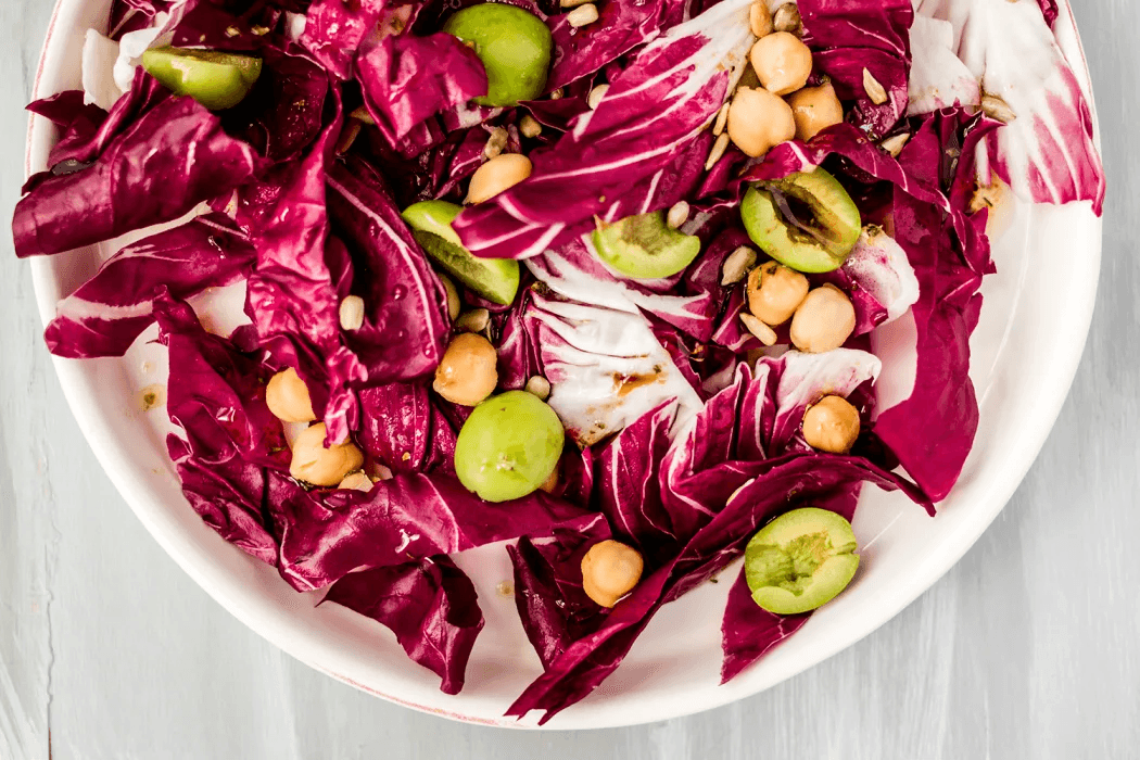 salat-z-radykkio-olyvok-ta-nutu
